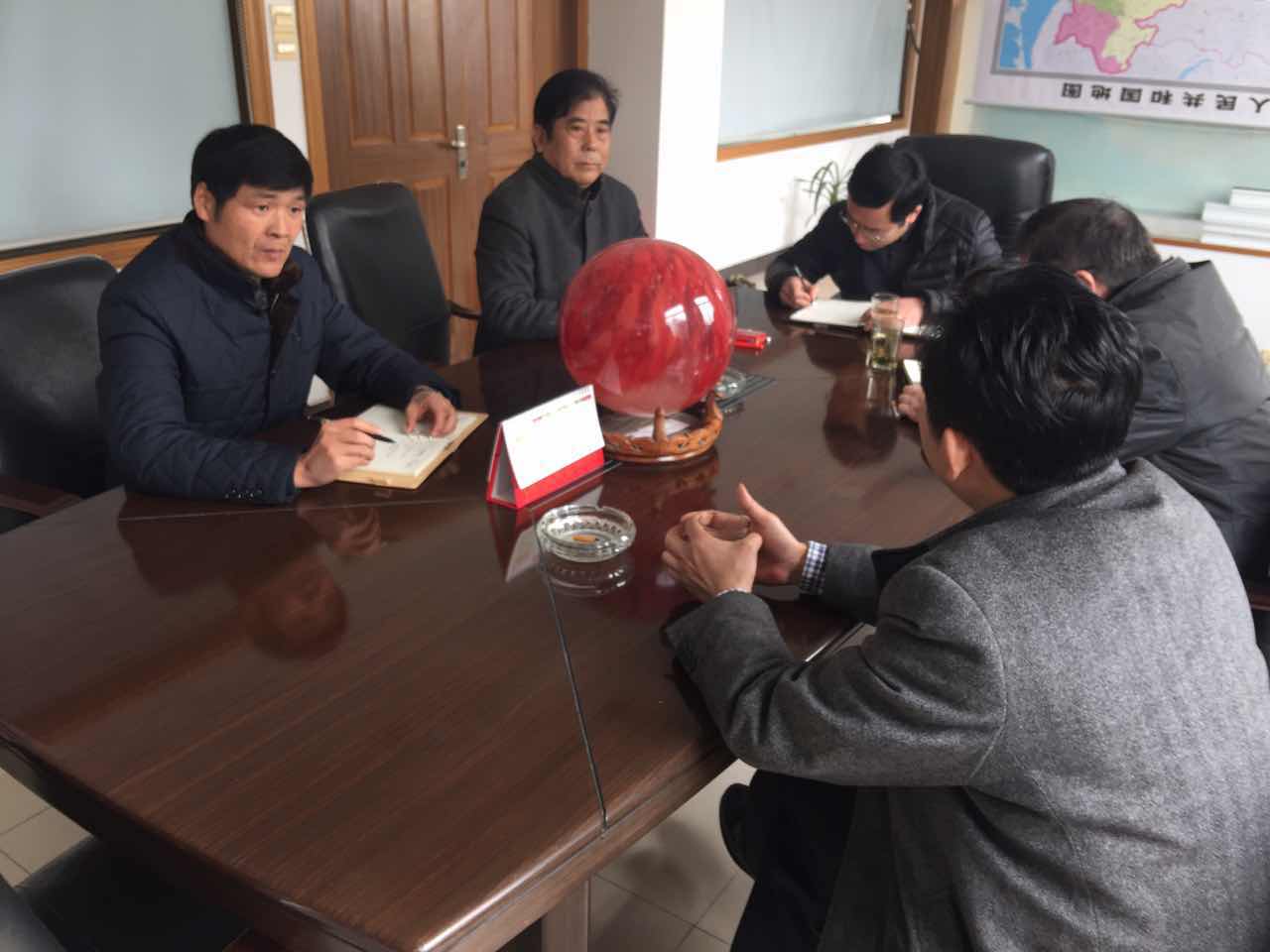 洛阳镇党委书记，副镇长走访调研我公司